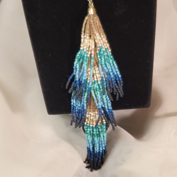 ⚜️GOLD TONE SINGLE STRAND NECKLACE w/3 BEADED TASSELS⚜️ - Picture 2 of 4